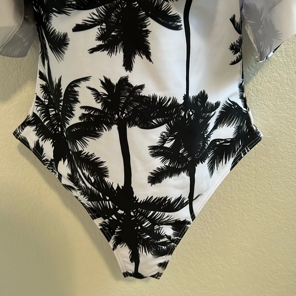 Bikini - Picture 4 of 5